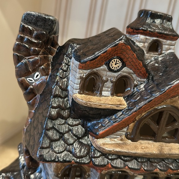 🎃Hand Painted Ceramic Haunted House - Picture 9 of 11